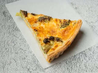 Broccoli & Cheddar Quiche